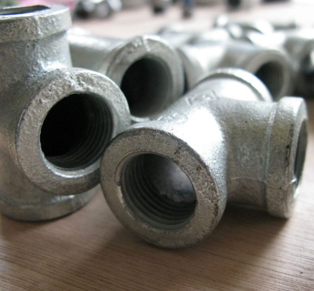 Malleable Iron Fittings- BAND TEE
